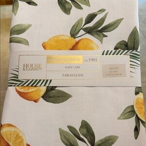 Lemon Print Tablecloth - White and Yellow 104 x 60 brand new